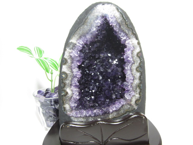 アメジストドーム4.9Kg 木製台座付・アメジスト原石