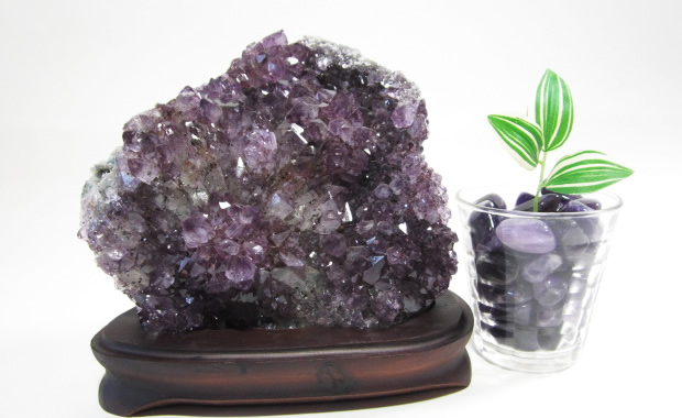 アメジストクラスター・パワーストーンアメジスト原石・　木製台座付 D-32