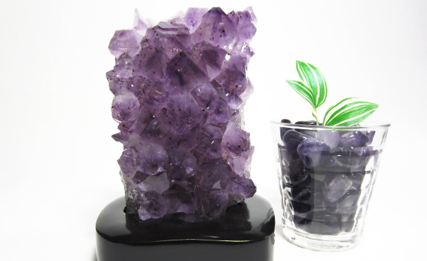 アメジストクラスター  アメジスト原石　木製台座付 D-35