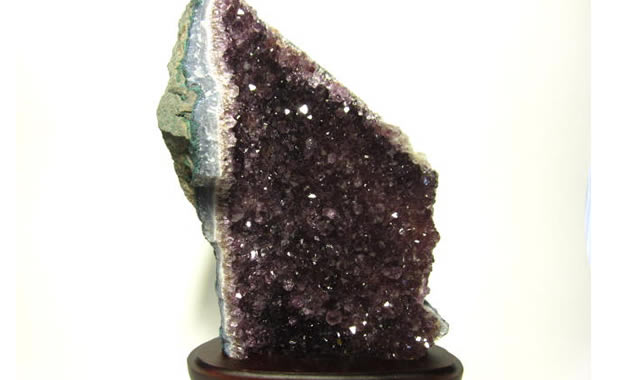 パワーストーンのアメジストクラスター・アメジスト原石・アメジストクラスター原石　木製台座付 D-54