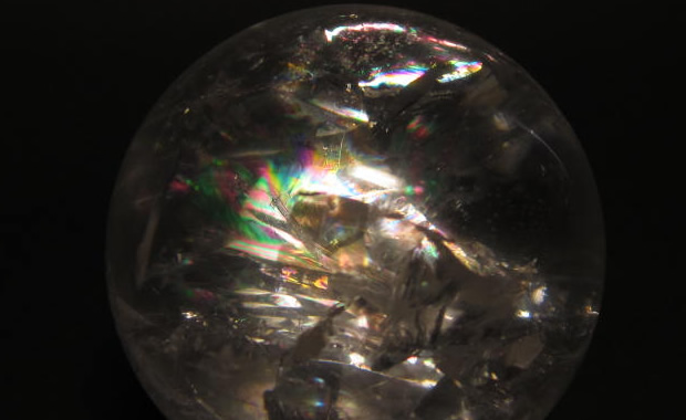 パワーストーン天然石の虹入り水晶(レインボー水晶丸玉)