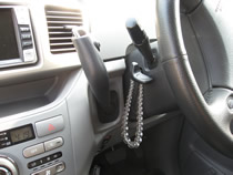 水晶を車のギアにつける