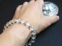 水晶を手に付ける