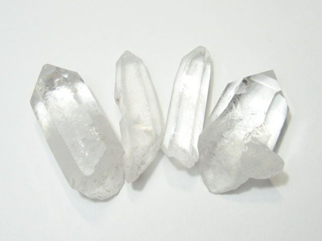 剣先を持つ水晶ポイントは、特に浄化作用が強い