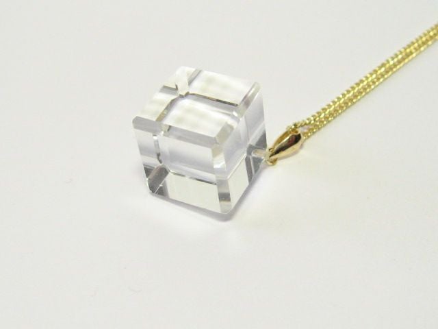 幸運の水晶サイコロペンダント　ネックレス