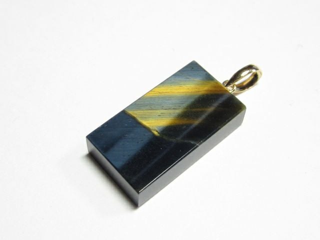 パワーストーンのホークスアイペンダントトップ　金具18金