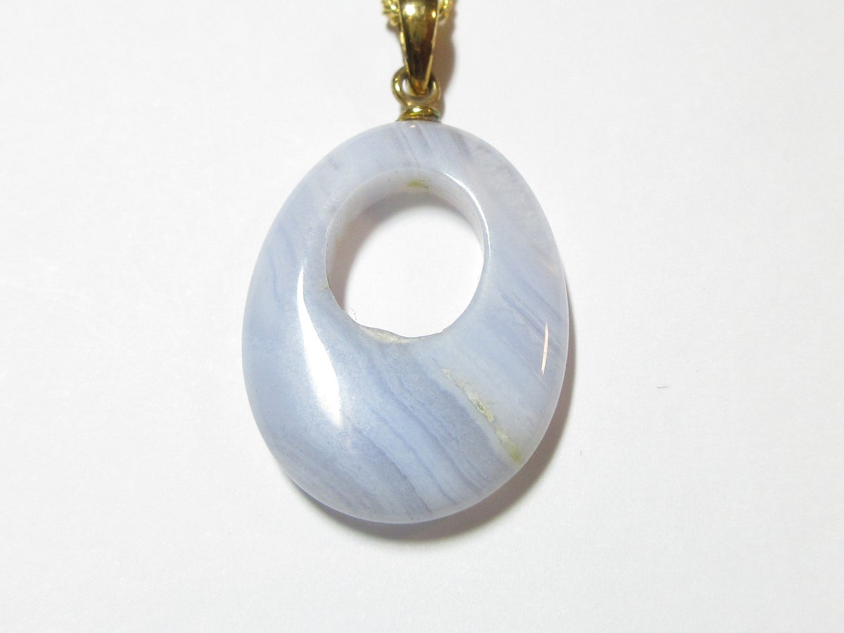 ブルーレースアゲート　楕円くり抜き　チェーン付きペンダントトップ  サイズ 約24×18×4mm   PJT-19