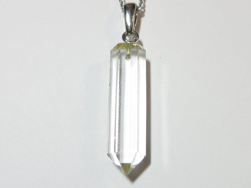 天然石・パワーストーン  水晶　六角柱　チェーン付きペンダントトップ サイズ 約22mm×6mm PJT-06